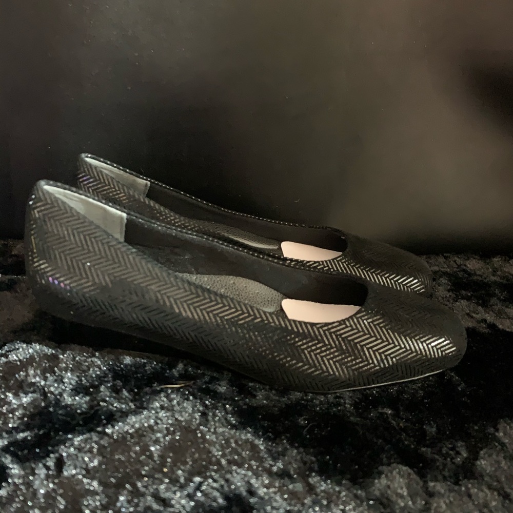 Trotters "Lauren" Black Suede Slip On Sm Wedges - Picture 3 of 4